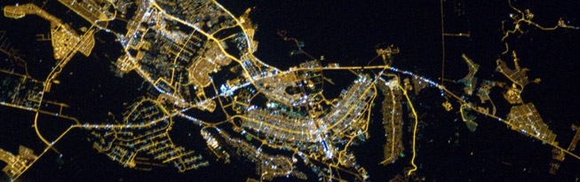 Brasília à noite. Imagem da NASA. Original em: http://bit.ly/ZGFulY